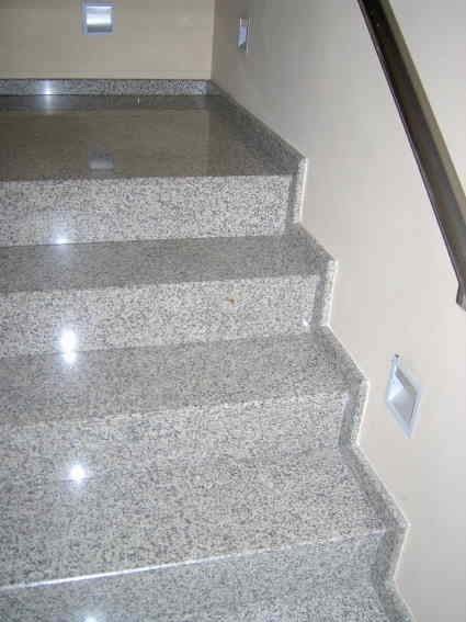Obra entregada por Grupo Argamax — Escalera con balaustres