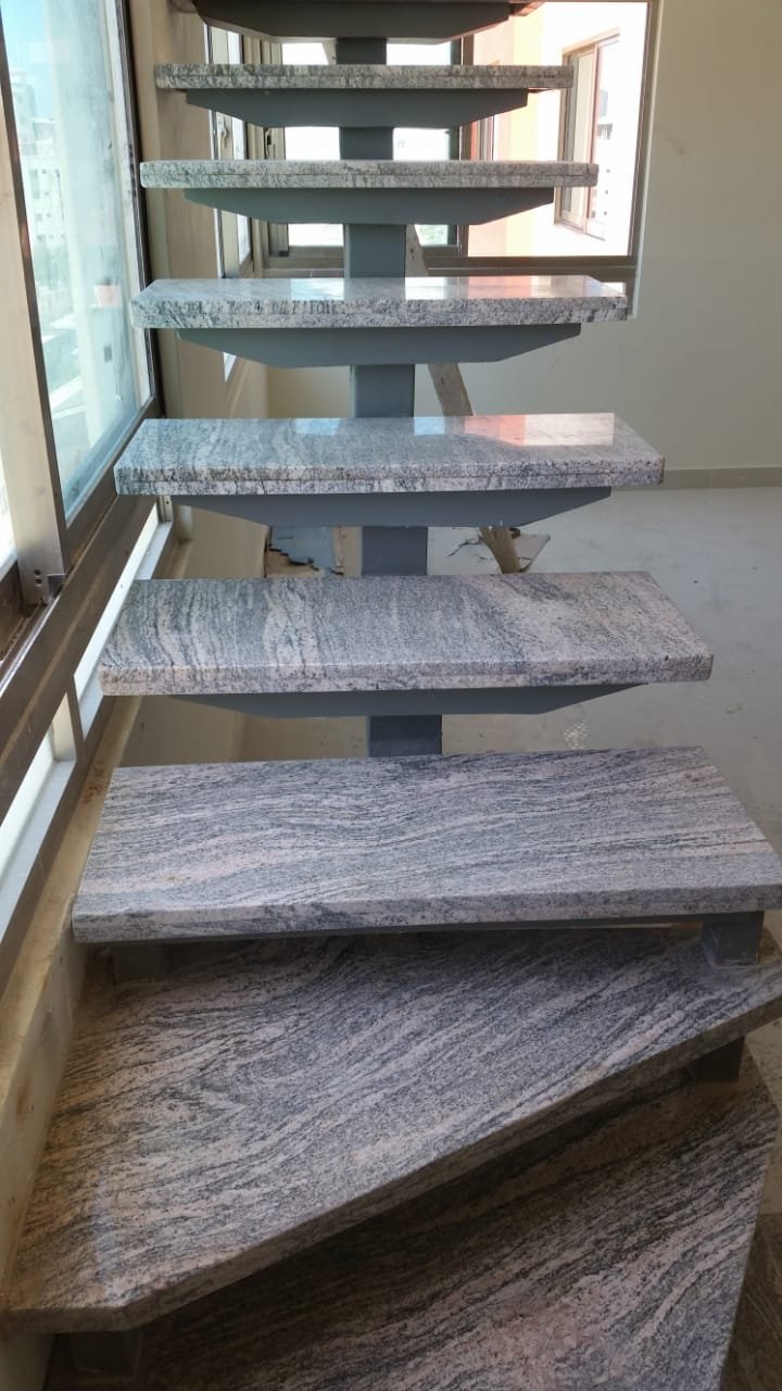 Obra entregada por Grupo Argamax — Escalera de servicio