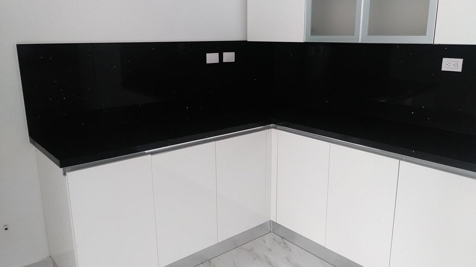 Obra entregada por Grupo Argamax — Escalera principal