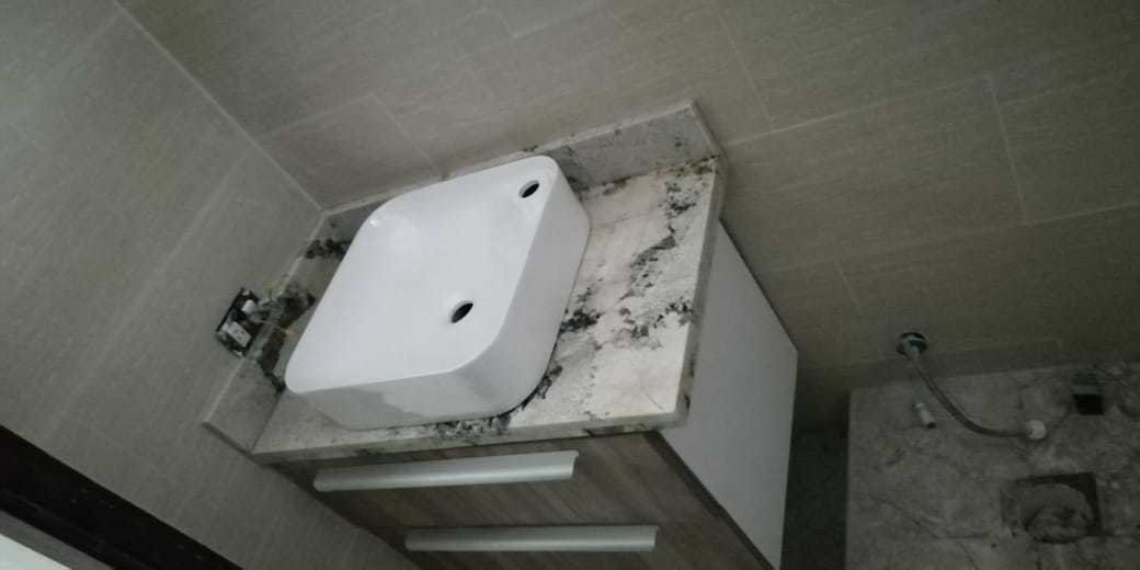 Obra entregada por Grupo Argamax — Frente de bar en piedra